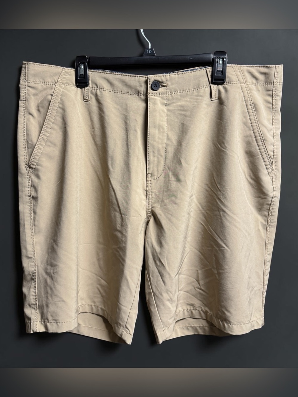 NOT FOR SALE - Denali Khaki Performance Golf Shorts Size 40 Like New